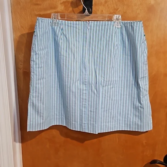 Requirements Skort - Picture 2 of 4